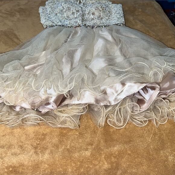 Elizabeth K Evening Dress Champagne color stunning gorgeous size XS - Picture 11 of 13